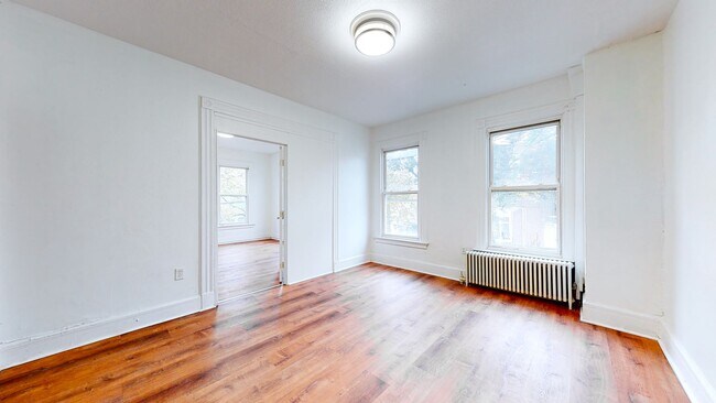 Building Photo - Spacious, Fully Renovated 3BR in Prime Eas...