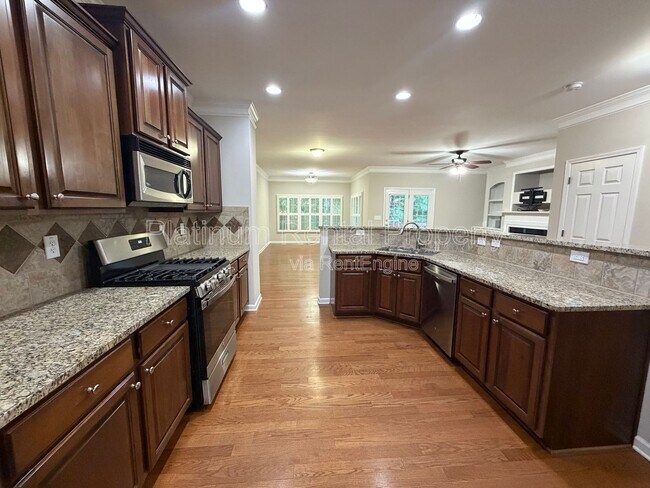 Building Photo - 12785 Doe Dr