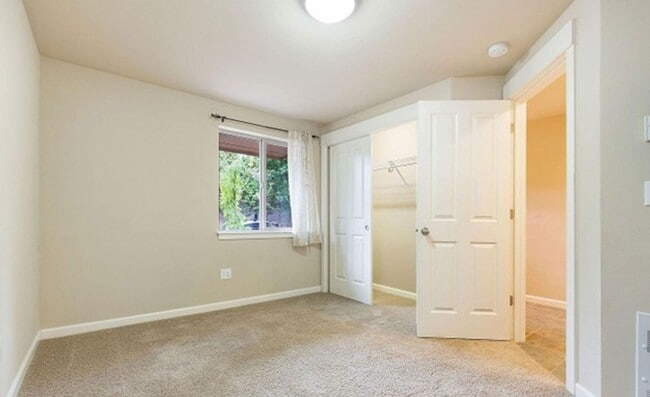 Building Photo - Energy-efficient townhome in the desirable community of Crown Hill is ready to be loved!