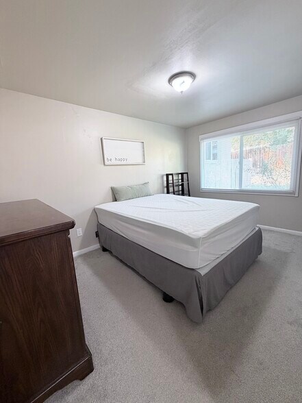 Building Photo - 475 Glen View Ct
