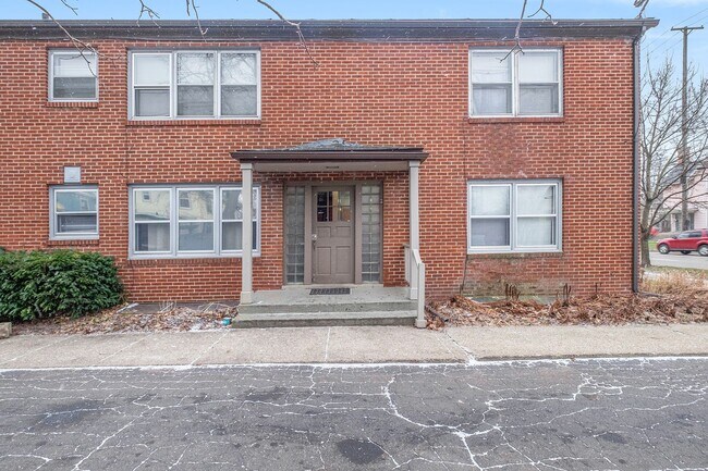 Building Photo - 1117 S Westnedge Ave