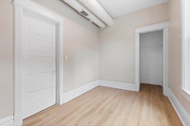 Building Photo - 3751 N Clifton Ave