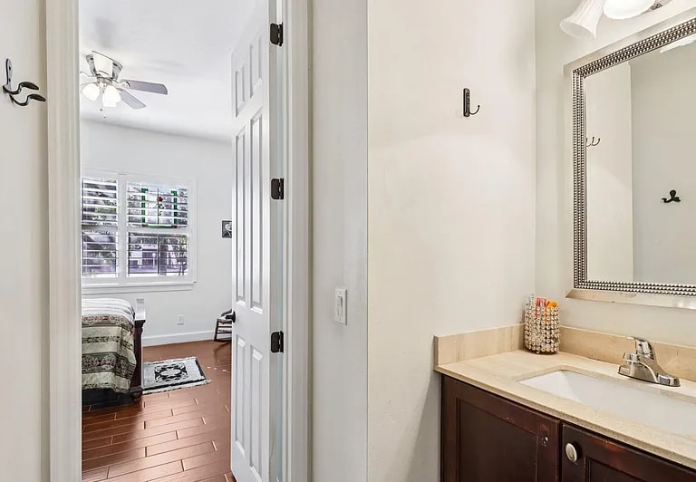 Building Photo - 121 Seminole Ln