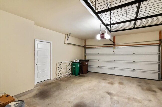 Building Photo - 13400 Briarwick Dr