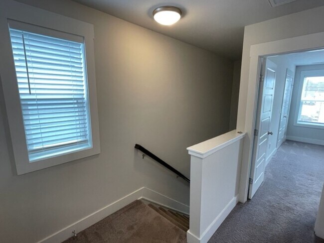 Building Photo - 1332 Big Falls Dr