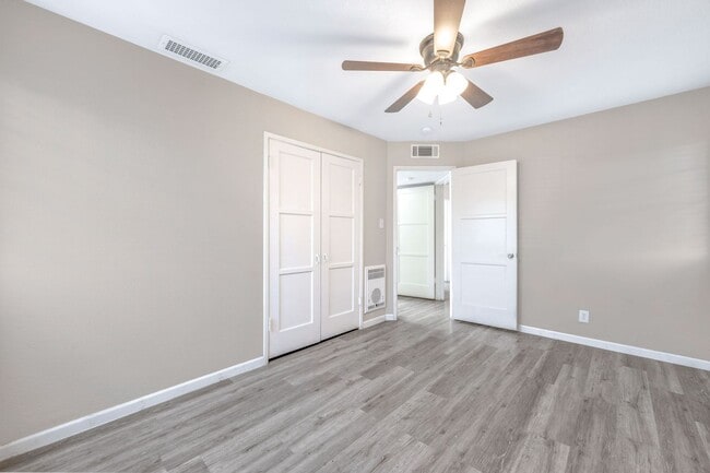 Building Photo - Luxury Home in Downtown Las Vegas!