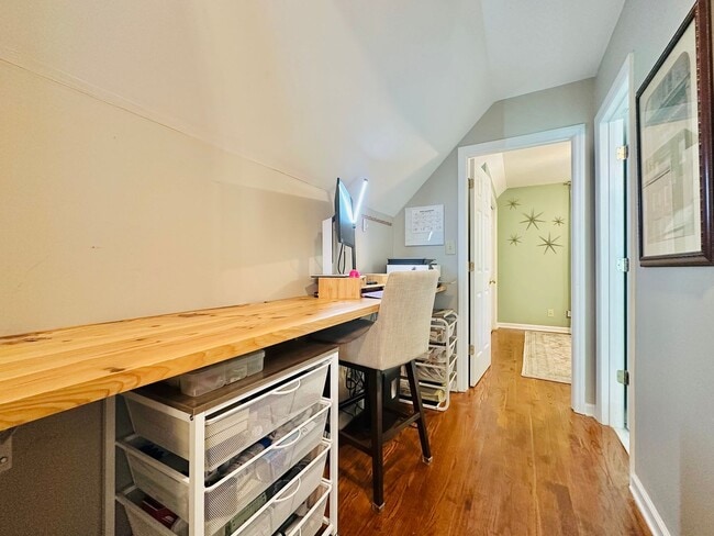 Building Photo - Charming Country Cottage Only 23 Mins from...