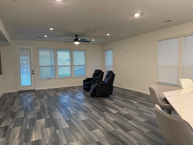 Building Photo - 15615 Birchdale Dr