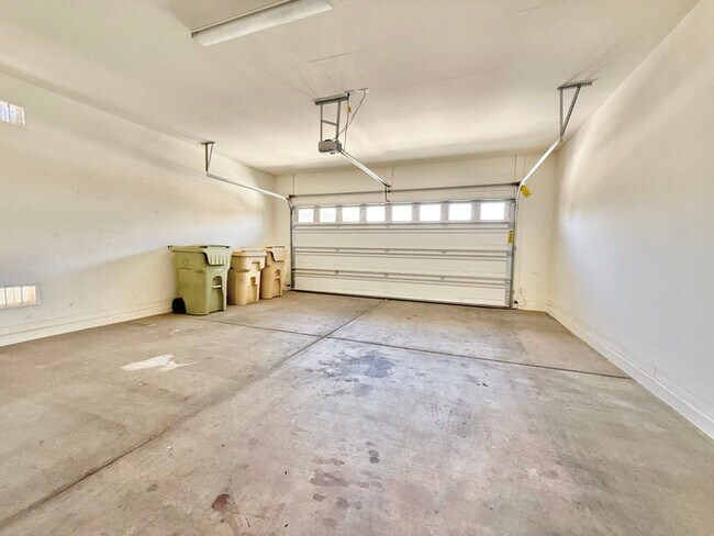 Building Photo - Spectacular 4-Bedroom, 2.5 Bathroom Home in Glendale!!