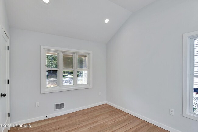 Building Photo - 769 Cliffwood Ave