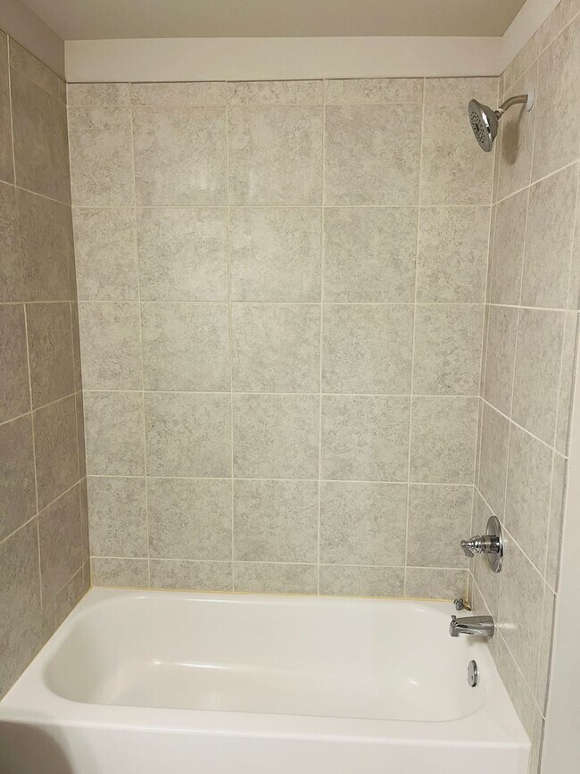 Building Photo - Wow! 4 bedroom 2.5 bathroom in Suwanee! Must See!!