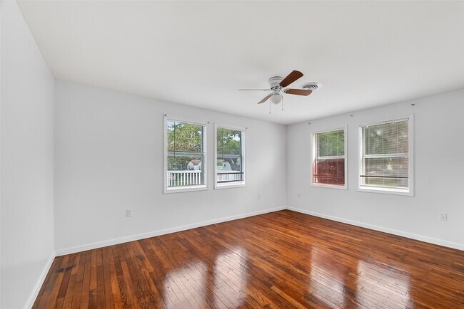 Building Photo - 521 Alford St