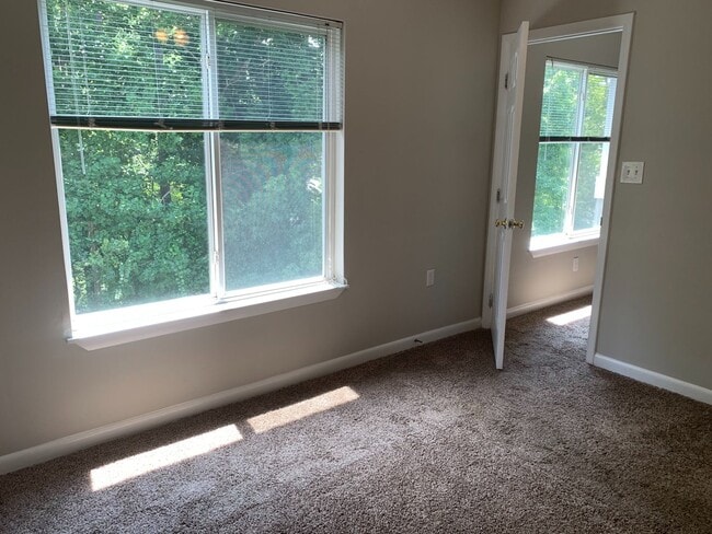 Building Photo - UTILITIES INCLUDED! 4 Bedroom | 4 Bath Con...