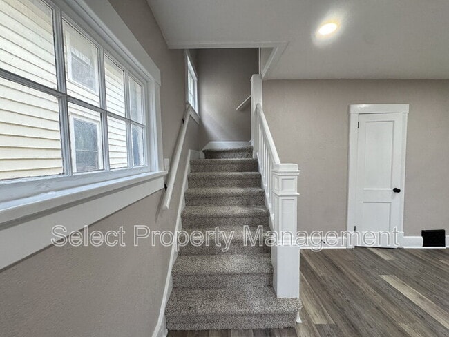 Building Photo - 2927 Hoagland Ave