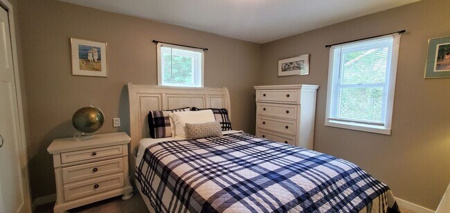 Building Photo - Furnished 3 Beds/2 Baths Old Mission Penin...