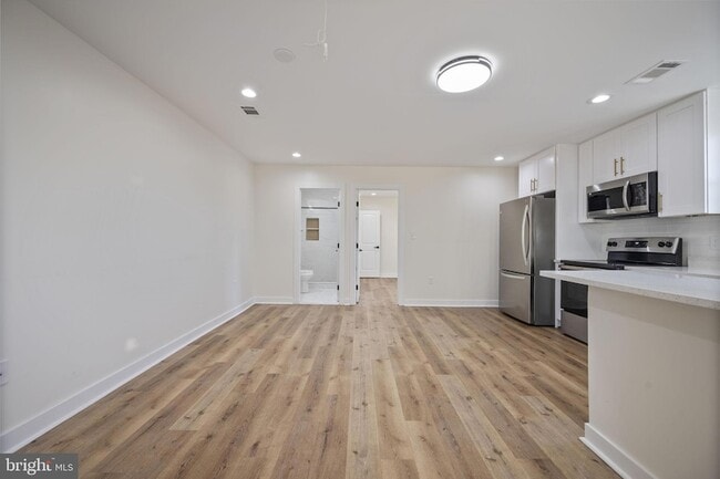 Building Photo - 555 S Marlyn Ave