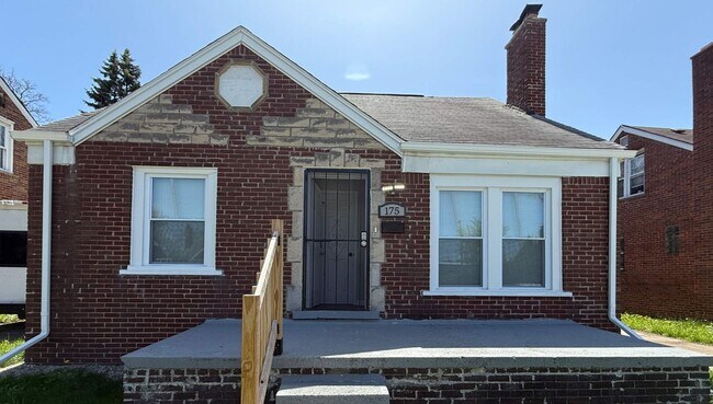 Primary Photo - Renovated 3-Bedroom Home – We Welcome Sect...