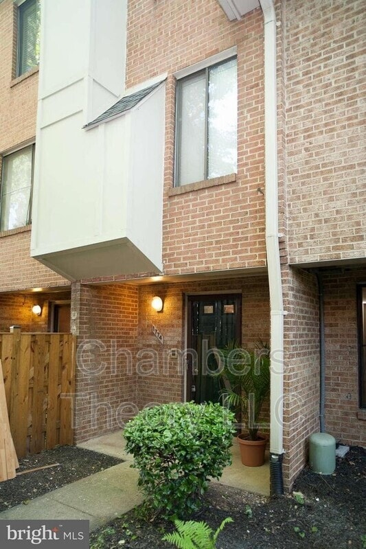 Building Photo - 1774 Dogwood Dr