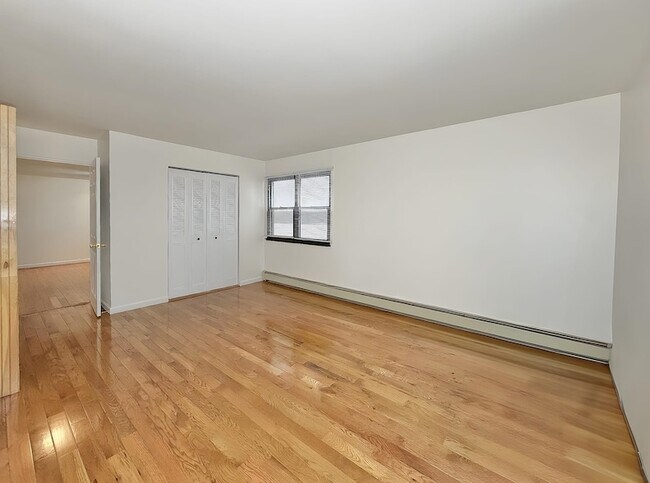 Building Photo - 56 68th St