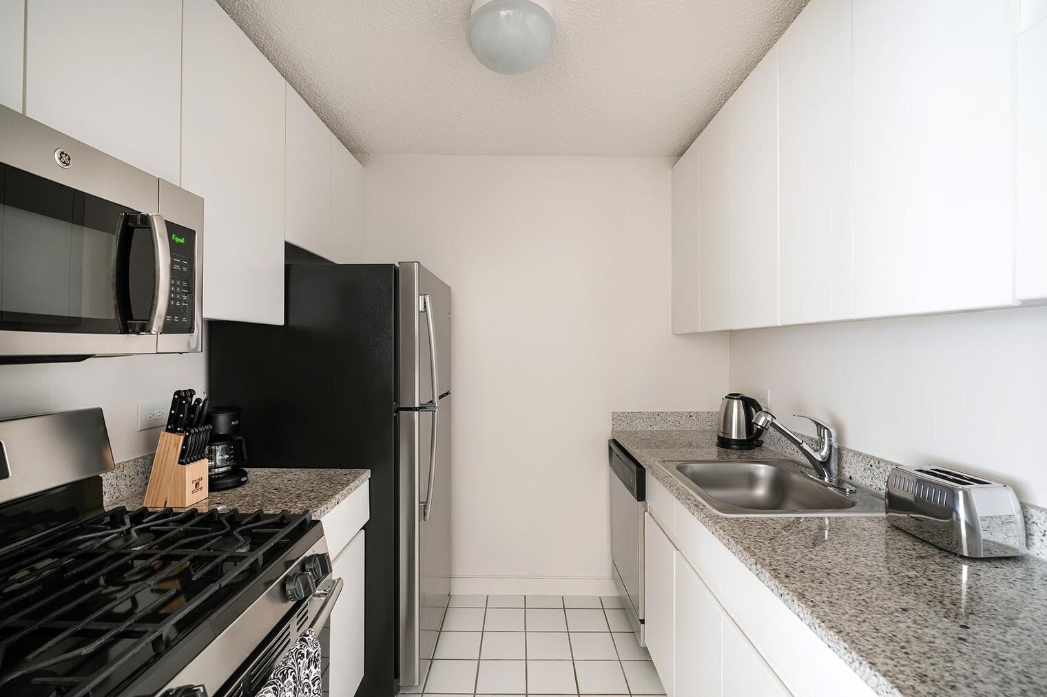 Building Photo - 420 E 92nd St