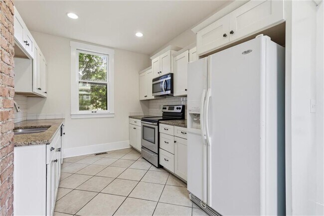 Building Photo - 4200 Mercier St