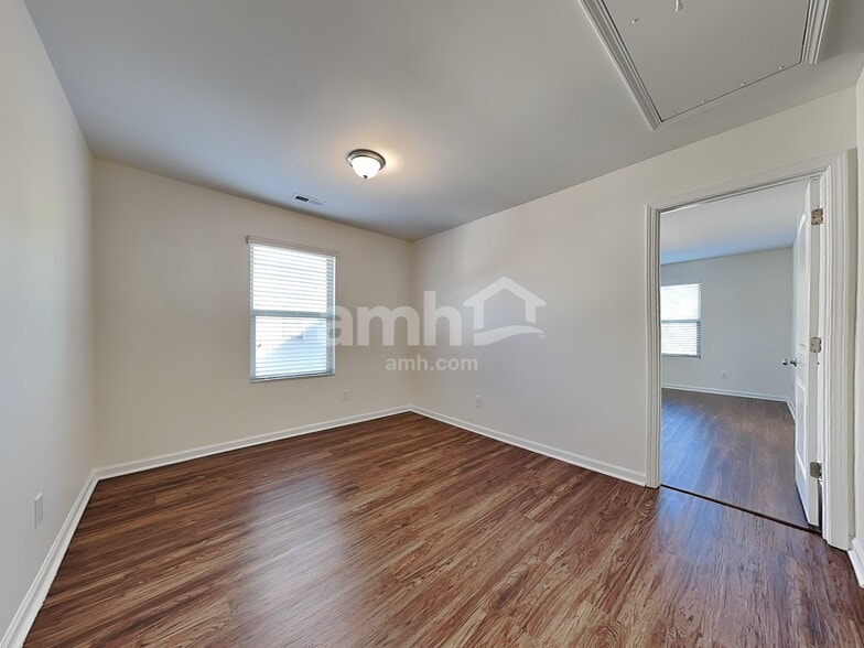 Building Photo - 4483 Middletown Dr