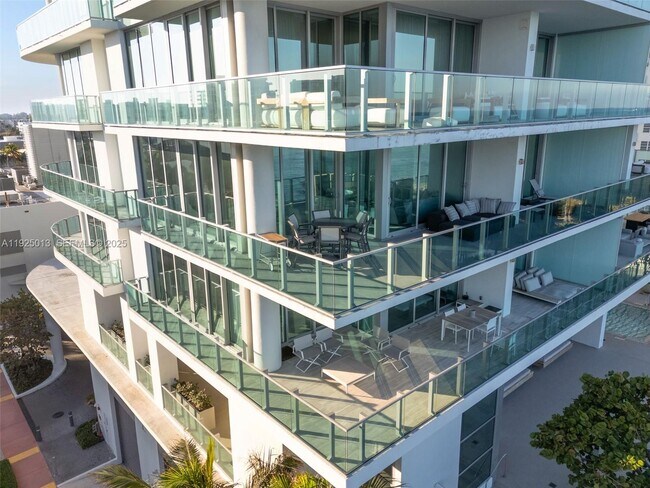 Building Photo - 6901 Collins Ave