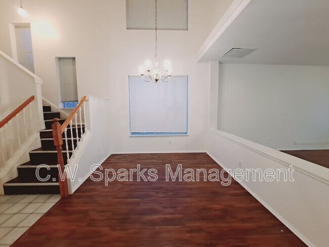 Building Photo - 4617 Sandera Ln