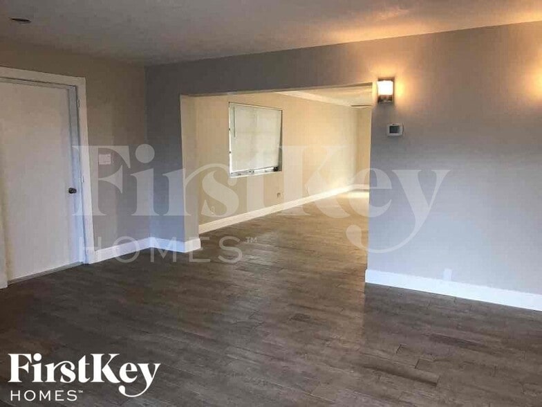 Building Photo - 4882 Pine Cone Ln