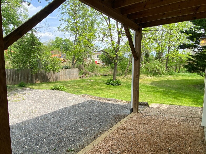 Driveway & Yard - 12 Brookside Cir