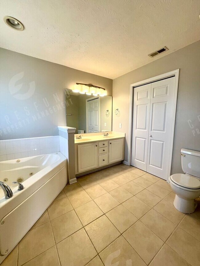 Building Photo - 2Bdrm 2Bath in Gated Community - Available Now!