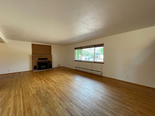 Primary Photo - 512 Camino Solano