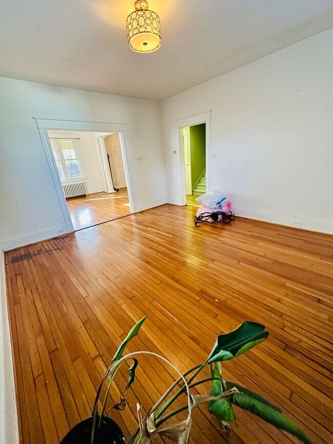 Building Photo - Gorgeous 4bdrm/1.5bth Home Located on Seminary Avenue in Richmond's North Side!!