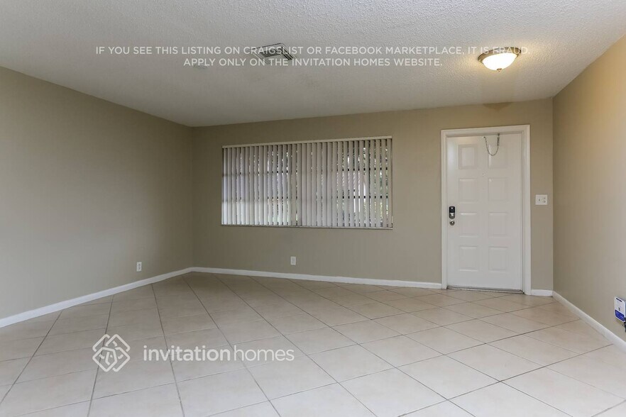 Building Photo - 11090 Glenwood Dr