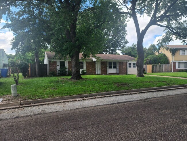 Building Photo - 1285 Sir Kay Dr