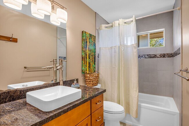 Building Photo - 2641 Moolio Pl