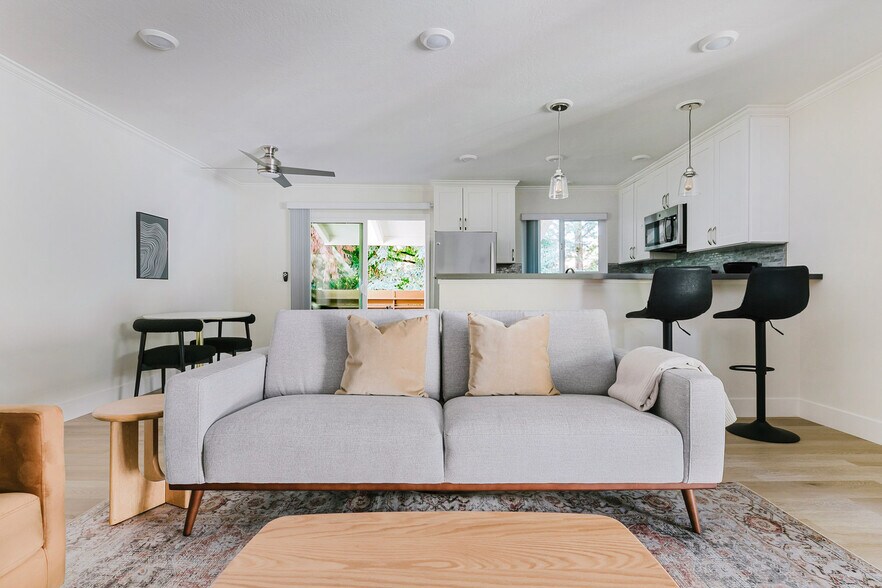 Building Photo - 848 Jordan Ave