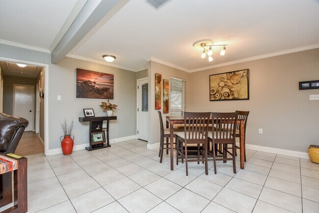 Building Photo - 1918 Quail Grove Ln