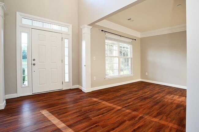 Building Photo - Family friendly home in highly sought afte...
