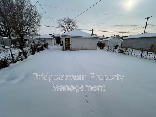 Building Photo - 168 Grove Ave