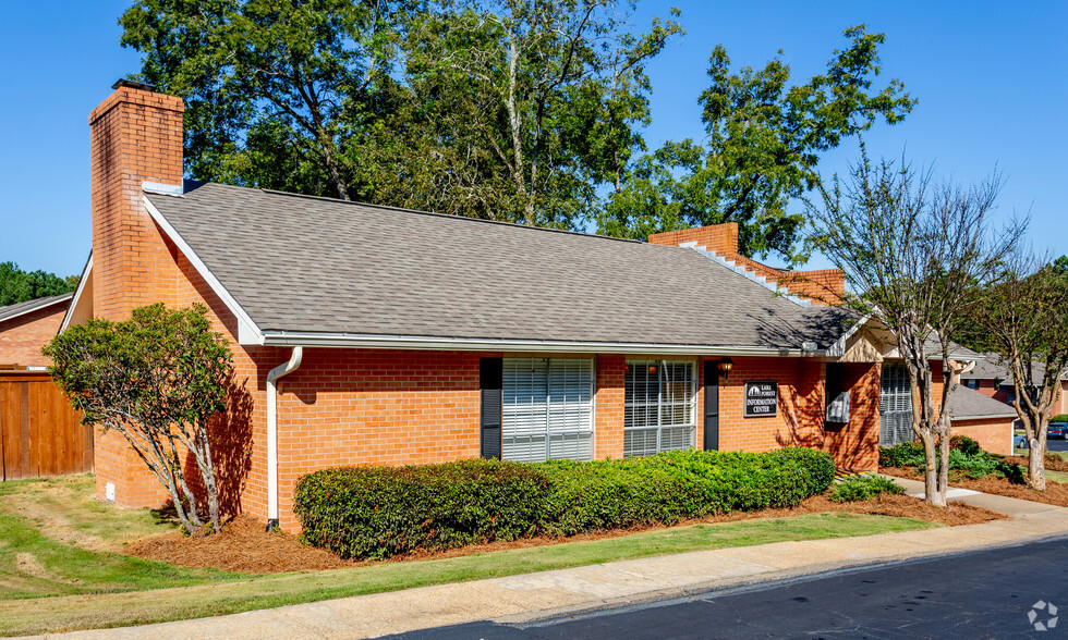 Primary Photo - Lake Forest Apartments