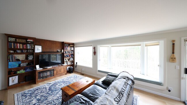 Building Photo - 3 Bed 2.5 Bath - View Home - Private Large Lot - Pet Friendly - NAS Whidbey