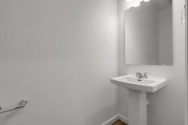 Building Photo - $2,995, 3-bed, 2.5-bath located in Castle ...