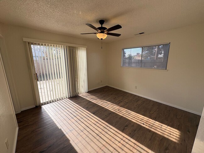 Building Photo - Spacious NW Visalia Home Rent Ready!