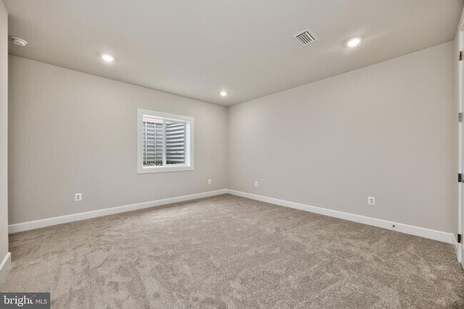 Building Photo - 1422 Gilray Dr
