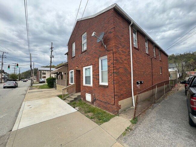 Building Photo - 2605 Walnut St