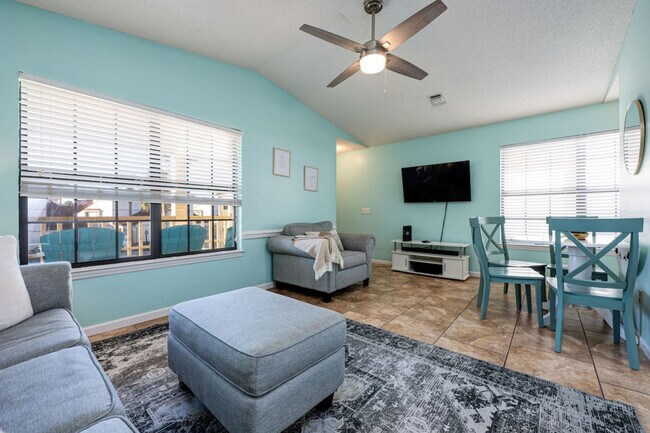 Building Photo - 17462 Front Beach Rd