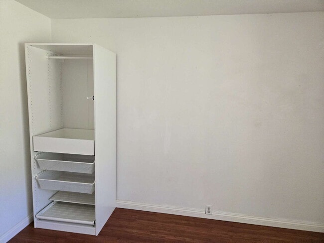 Building Photo - OPEN HOUSE Sat 08/16 1pm - 4 pm Spacious 3...