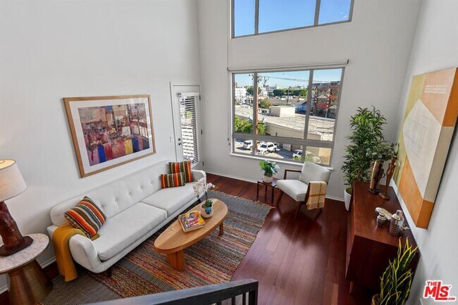 Primary Photo - 100 S Alameda St