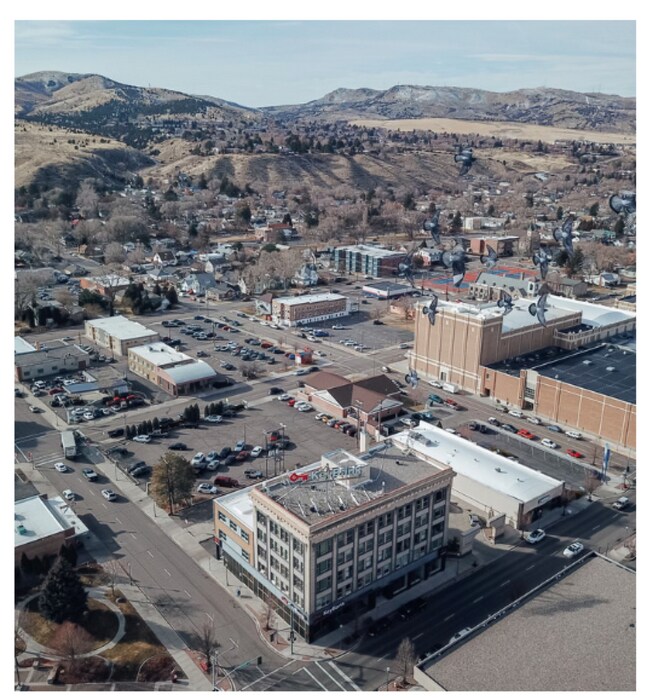 Building Photo - 580 W Clark St